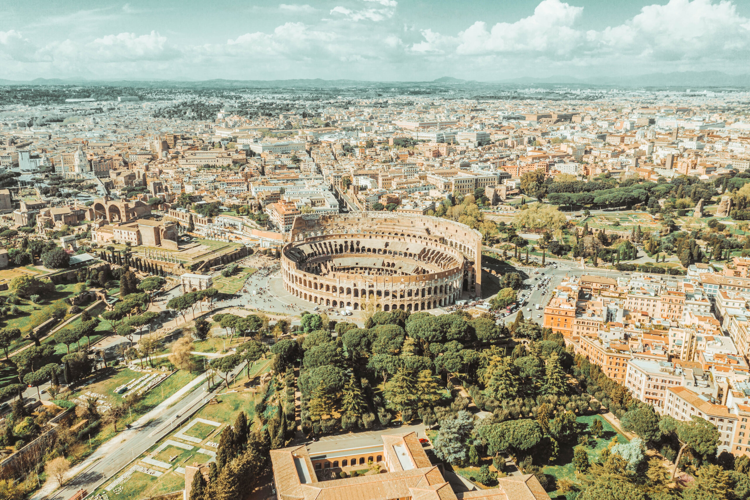 The Colosseum, the largest amphitheater in the world – The Key to Rome