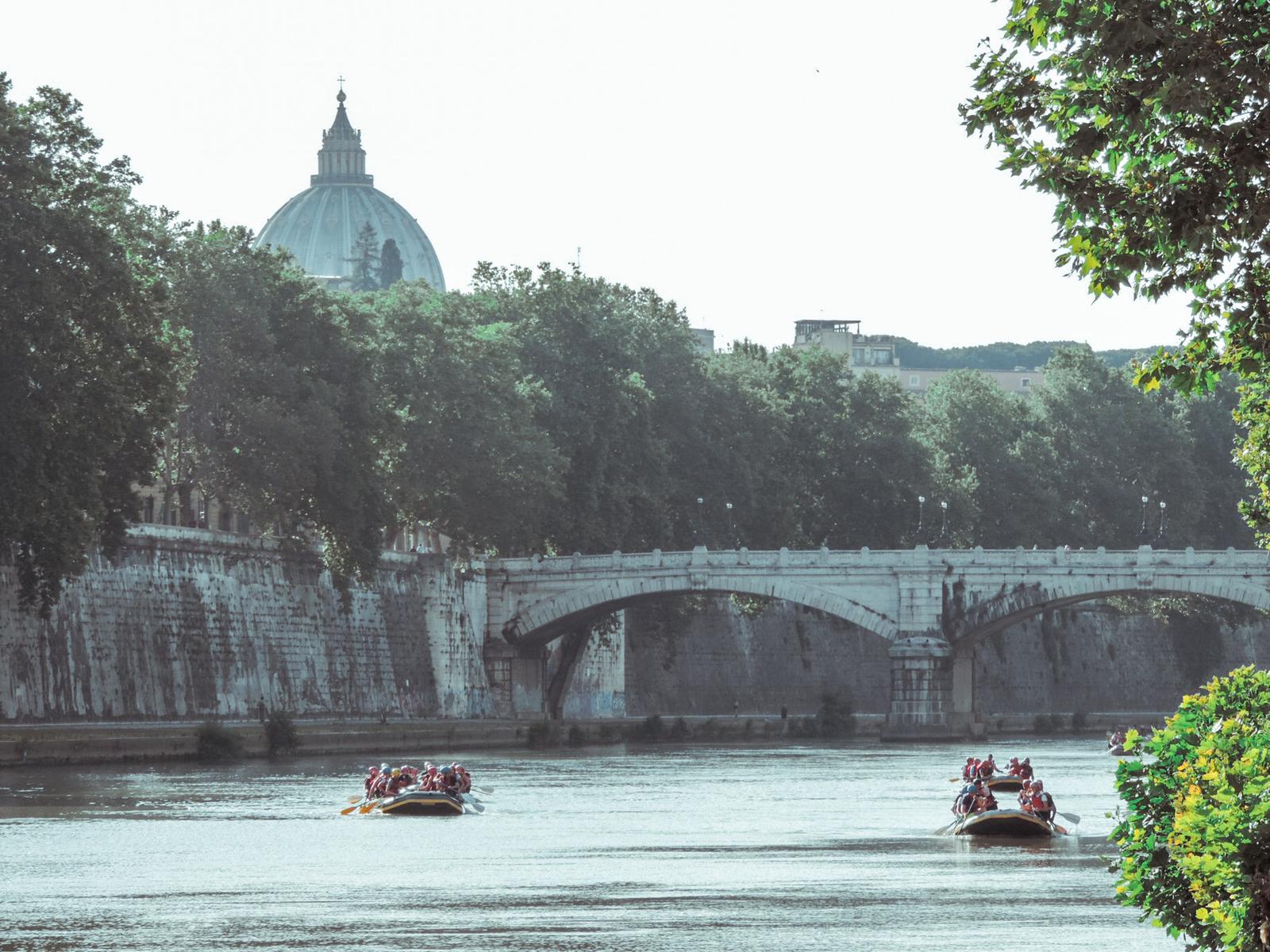 Raft on Tiber tour